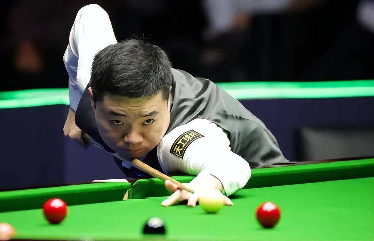 裁判团队包, 菲上演对攻, 战胜希斯科